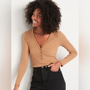 NWT Fitted Long-Sleeve Rib-Knit Henley Top
